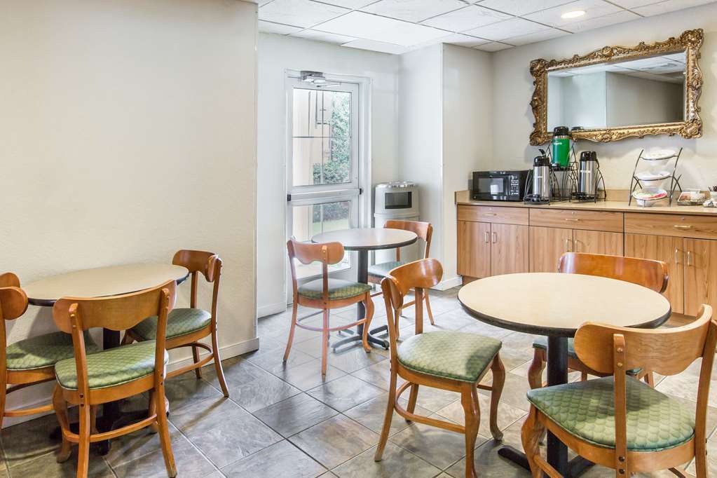 Quality Inn & Suites Роббінсвіль Зручності фото