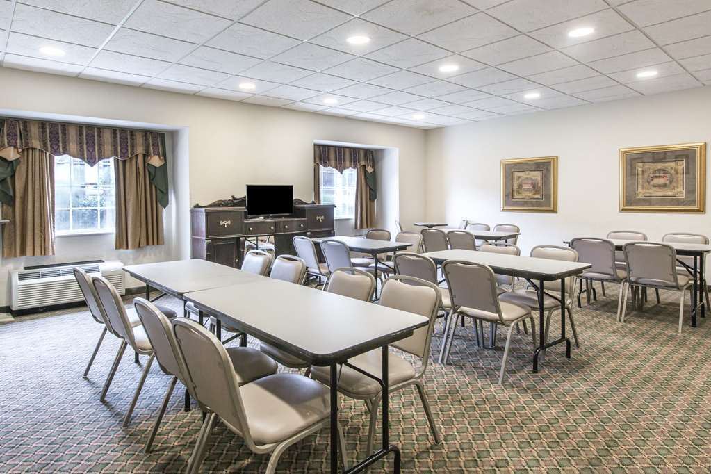 Quality Inn & Suites Роббінсвіль Зручності фото